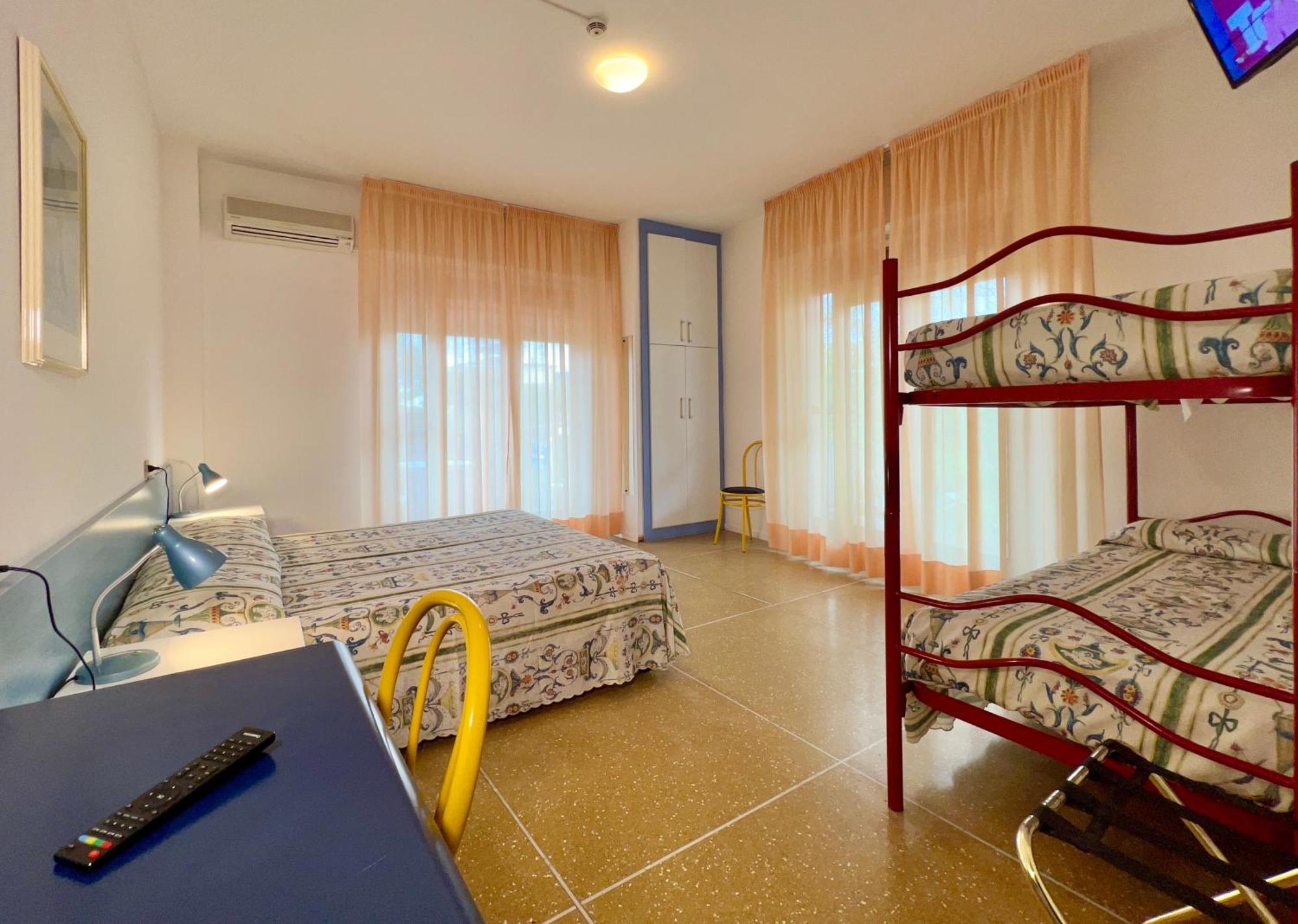 Hotel Myriam Lignano Sabbiadoro Extérieur photo